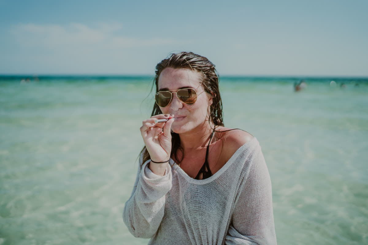 Woman holding MONQ aromatherapy diffuser